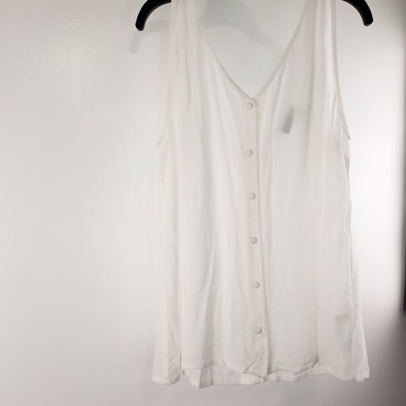 Elegant White Button-Front Tank Top - Picture 5 of 8